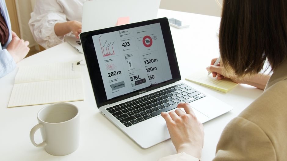 Business meeting with laptops featuring real-time AI transcription
